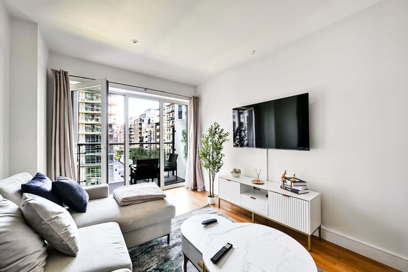 Property 14 - 2-Bed w/ Parking | Near River Thames